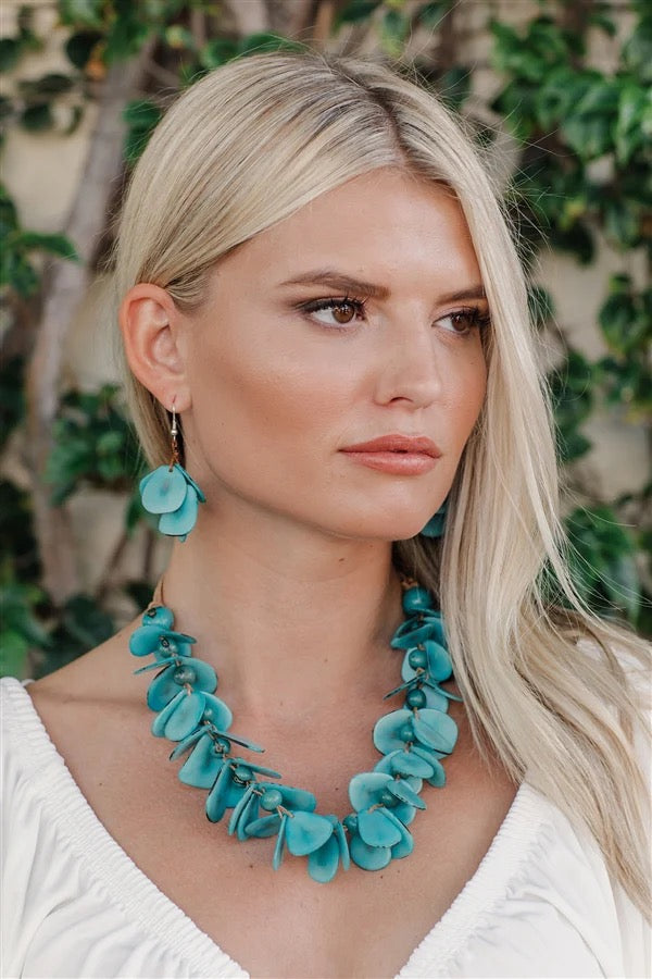 Tagua Jewelry Mariposa Dangle Earrings in Biscayne Bay En Reverie